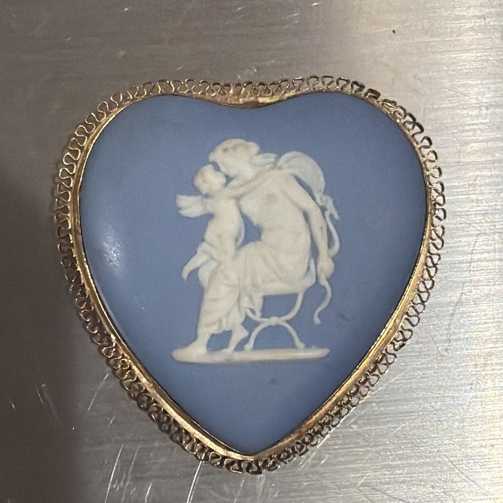 Vtg Wedgewood Blue Jasperware Heart Cameo Brooch Pin -Cupid & Psyche